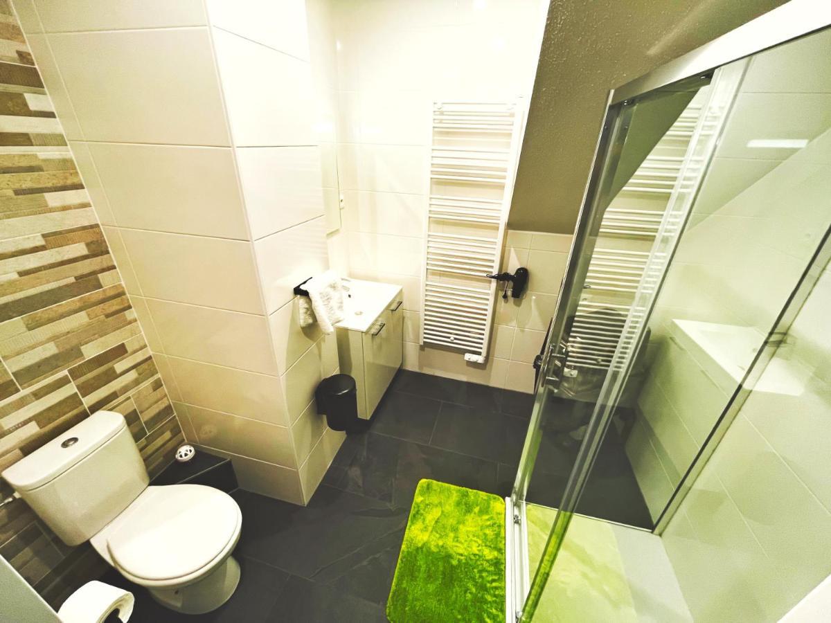 Apartment Galaxy Spa-4 Pers-jacuzzi-insolite-parking-jardin-clim-colmar *
